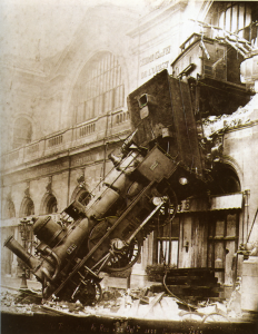 Train_wreck_at_Montparnasse_1895